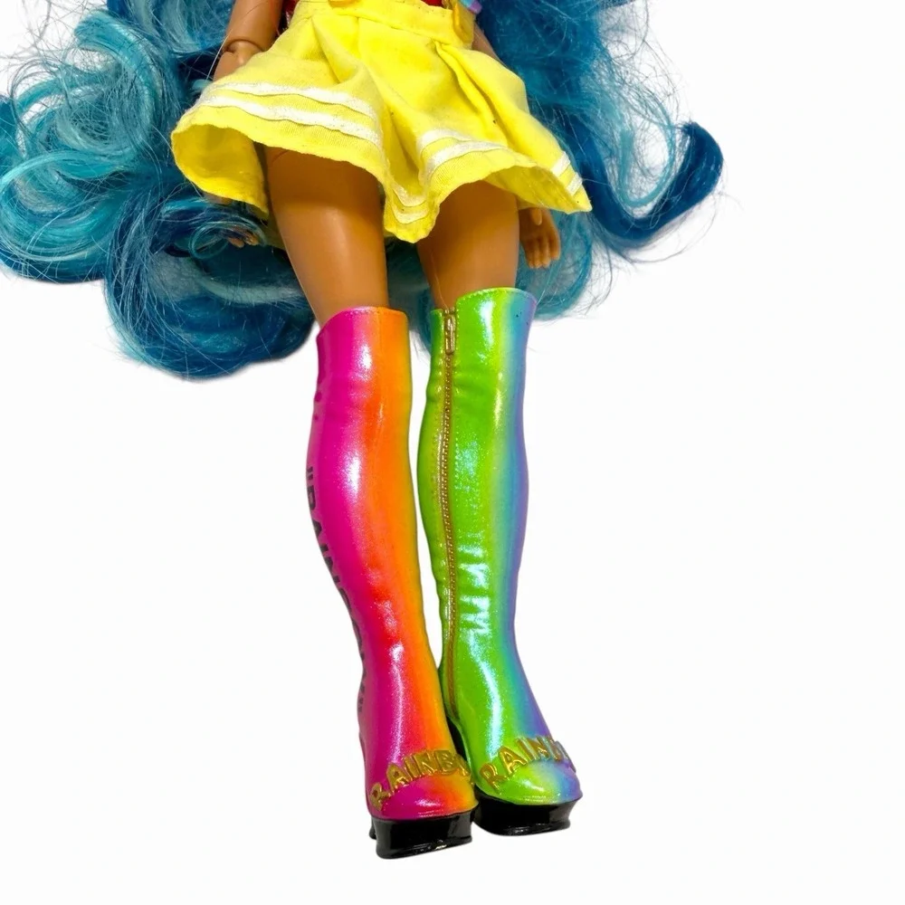 Rainbow High Skylar Bradshaw Series 1 Fashion Doll Blue Hair Shirt Skirt/Overall